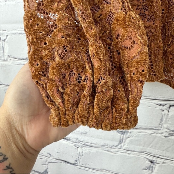 Tularosa Revolve Cameron Lace Off the Shoulder
Top Women’s Medium Camel Brown - Picture 8 of 13